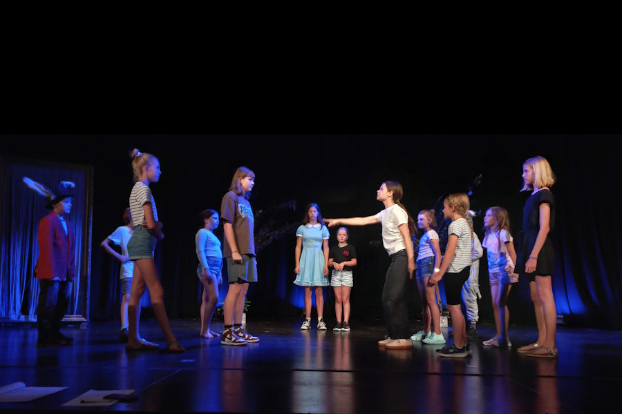 2025_Alice.im.Wunderland 4.jpg